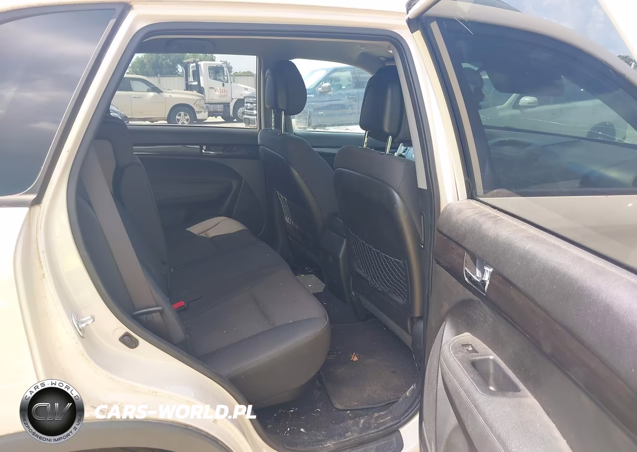 2011 Kia Sorento Lx V6 VIN:5XYKT4A29BG123042 - 8