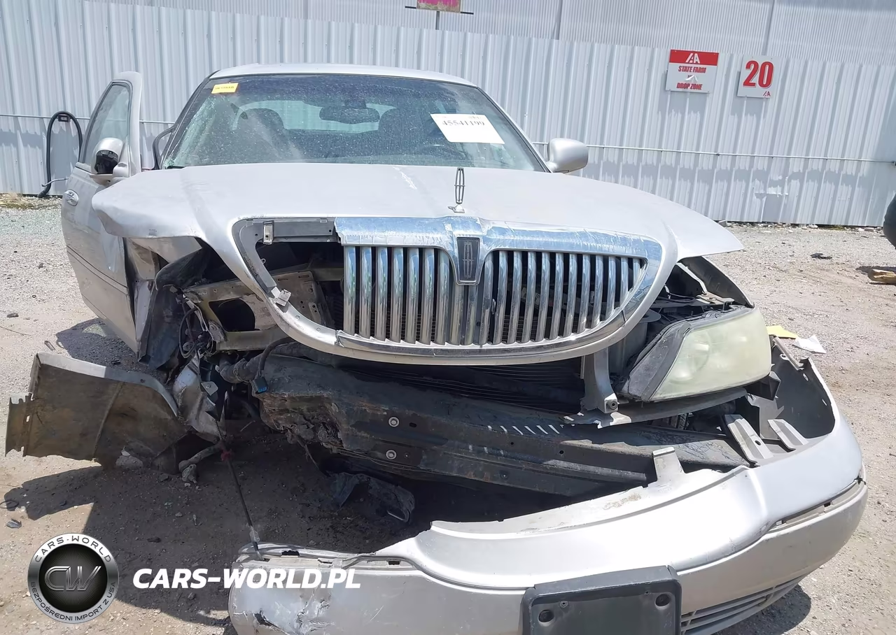 2003 Lincoln Town Car Cartier VIN:1LNHM83W03Y656111 - 13
