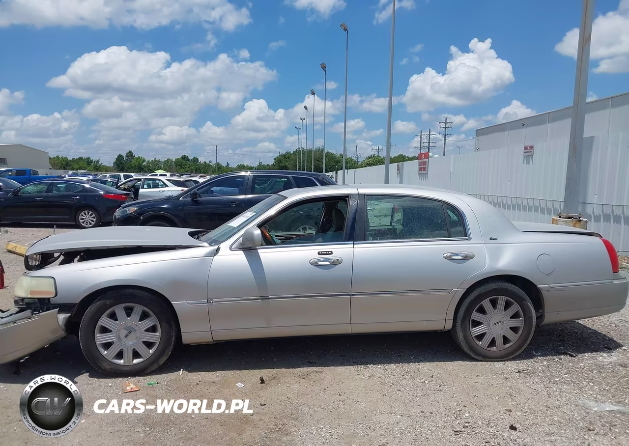 2003 Lincoln Town Car Cartier VIN:1LNHM83W03Y656111 - 15