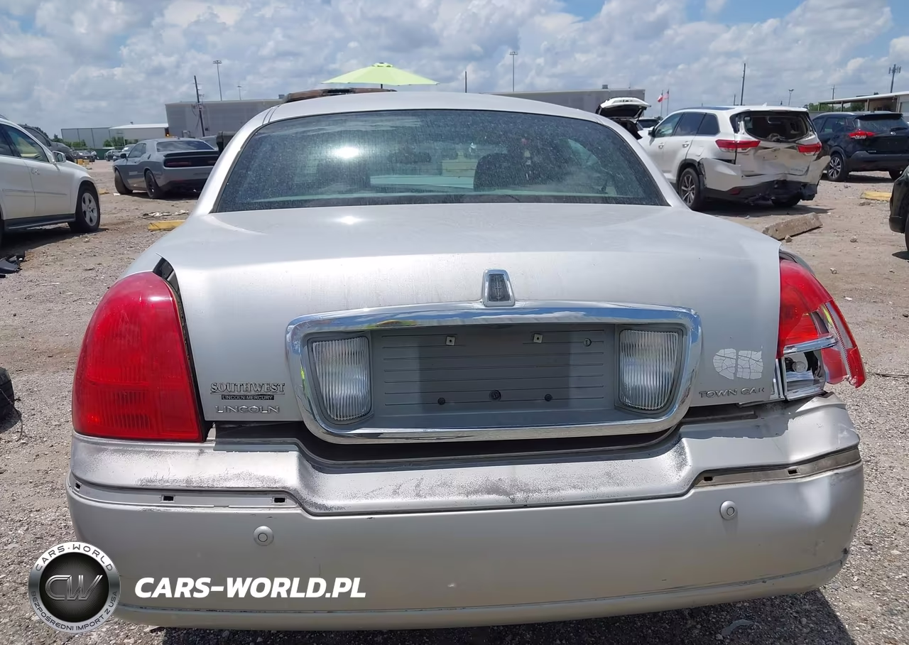 2003 Lincoln Town Car Cartier VIN:1LNHM83W03Y656111 - 17
