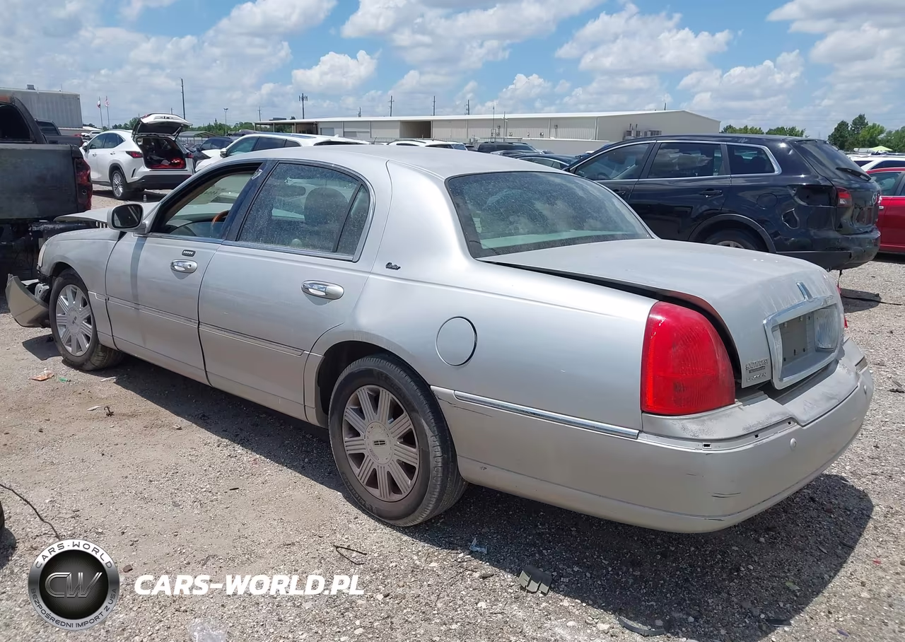 2003 Lincoln Town Car Cartier VIN:1LNHM83W03Y656111 - 3