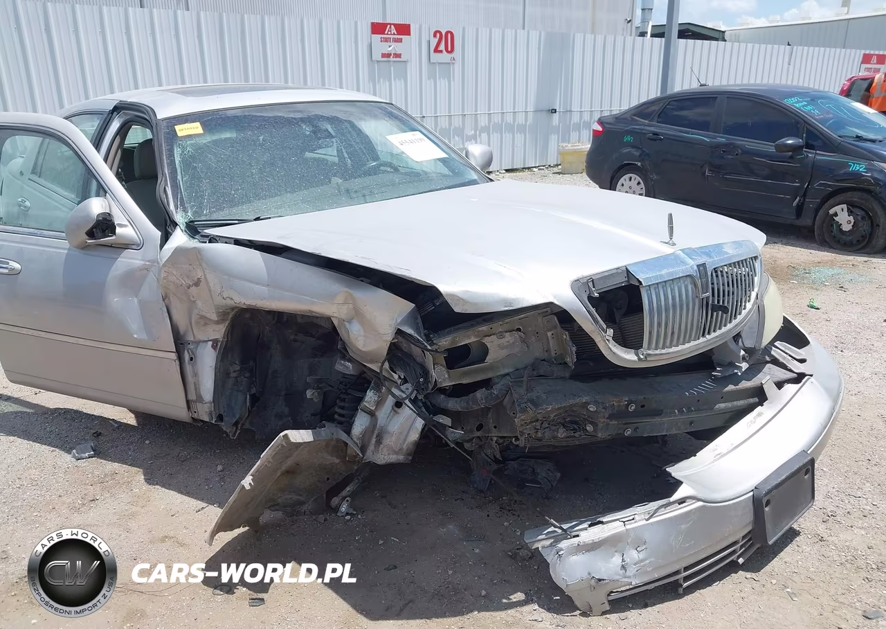 2003 Lincoln Town Car Cartier VIN:1LNHM83W03Y656111 - 6