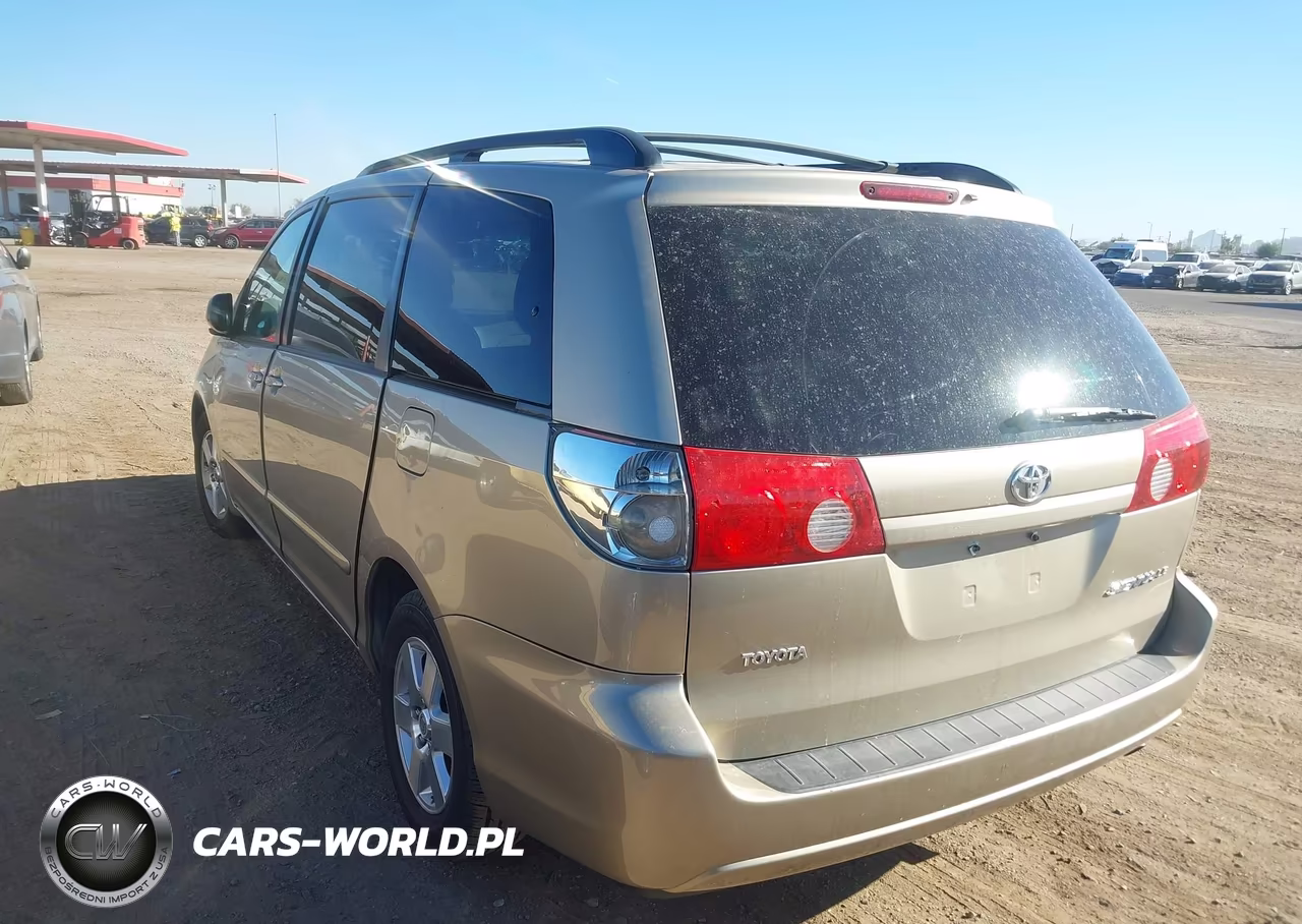 2010 Toyota Sienna Le VIN:5TDKK4CC1AS334889 - 3