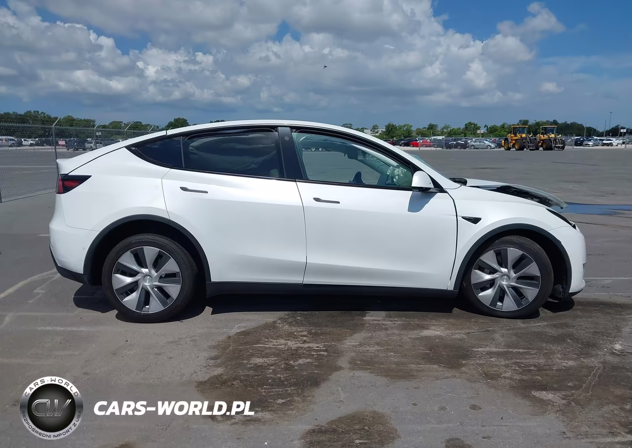 2022 Tesla Model Y Long Range Dual Motor All-Wheel Drive VIN:7SAYGAEE7NF530194 - 13