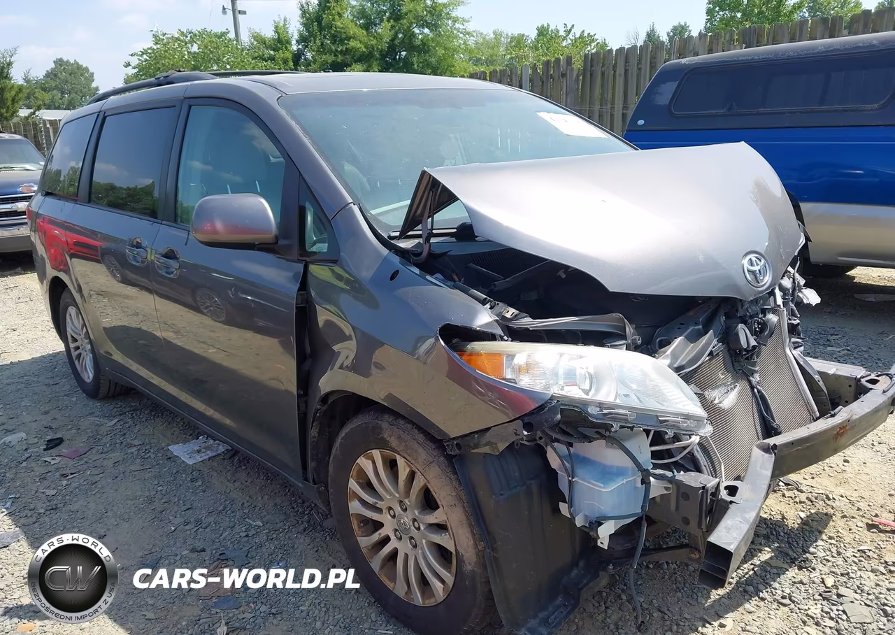 2012 Toyota Sienna Xle V6 8 Passenger