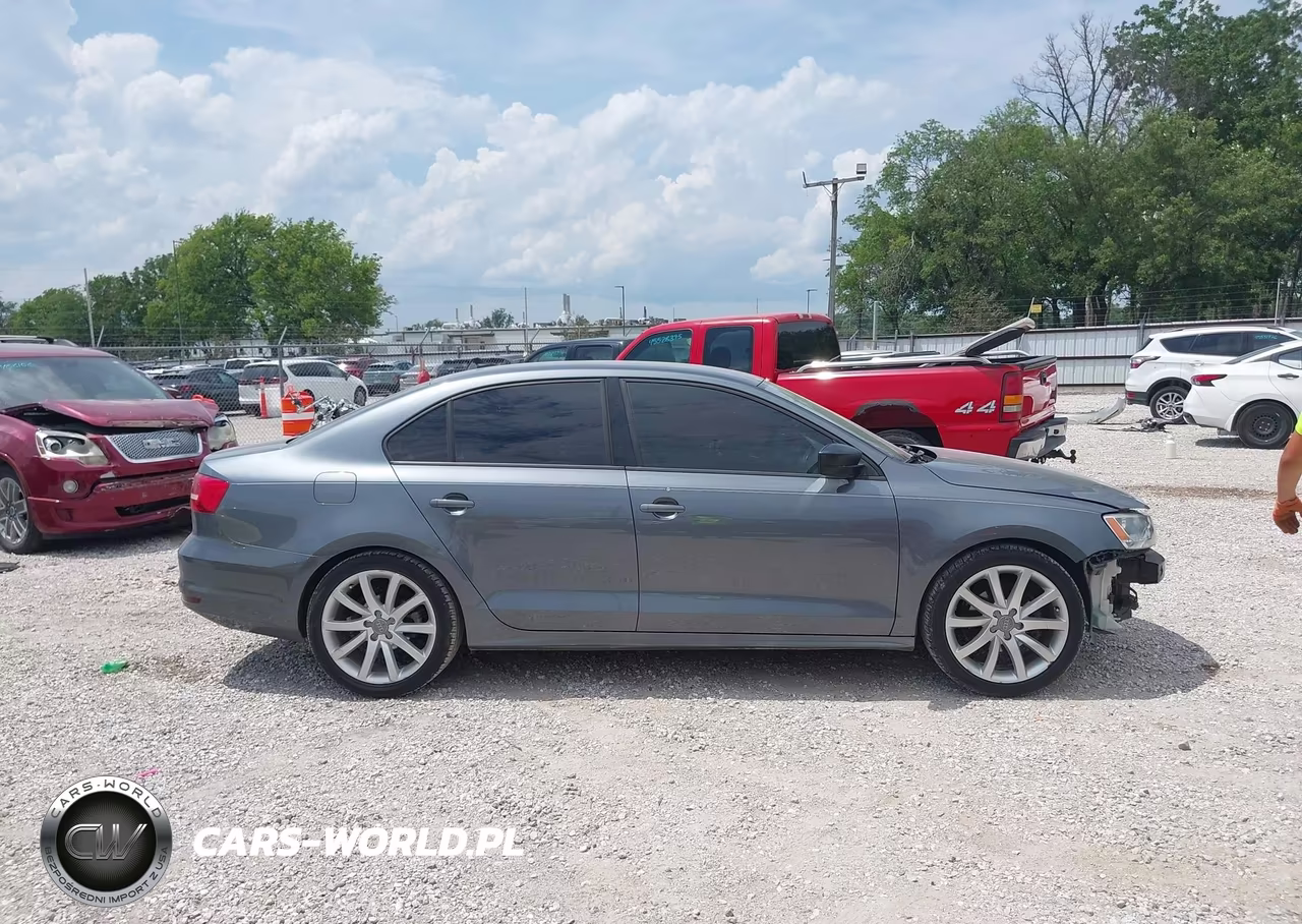 2015 Volkswagen Jetta 2.0L S VIN:3VW2K7AJ3FM215829 - 14