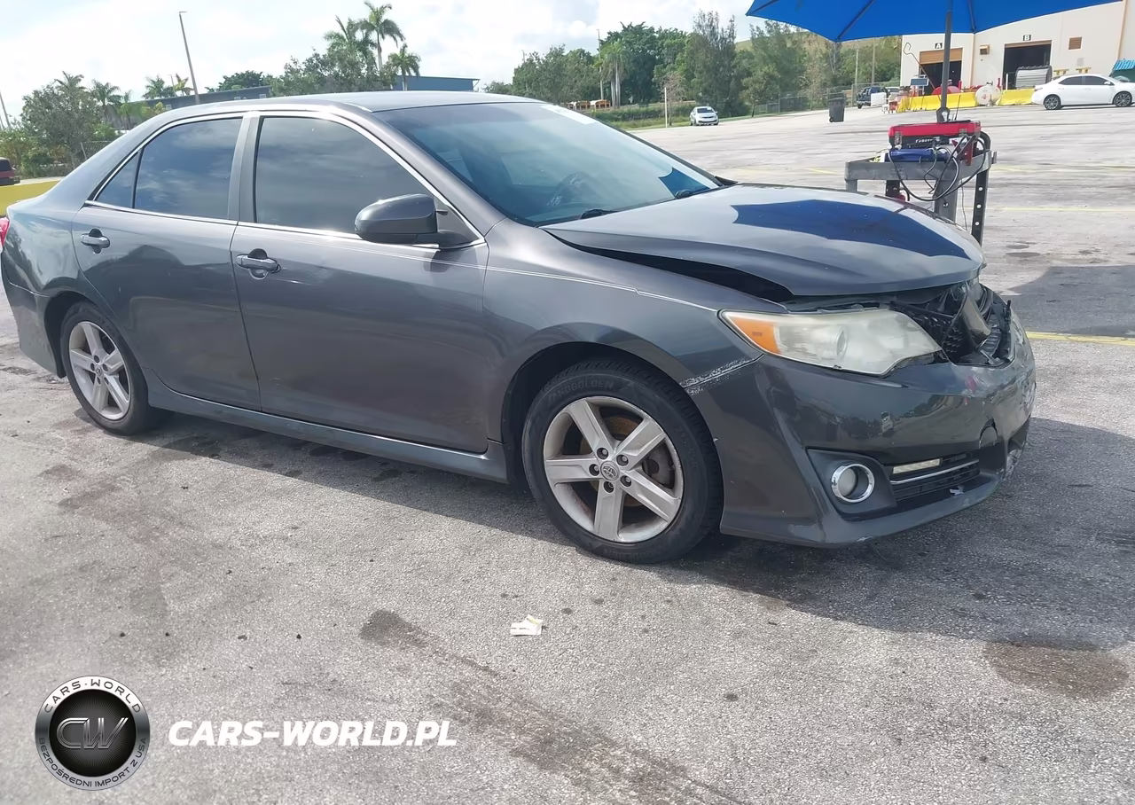 2013 Toyota Camry Se – zdjęcie 1 z 16