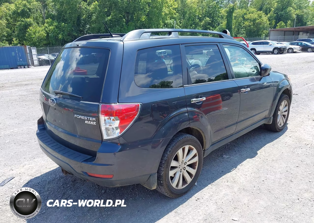 2013 Subaru Forester 2.5X Premium VIN:JF2SHADC2DH439818 - 4