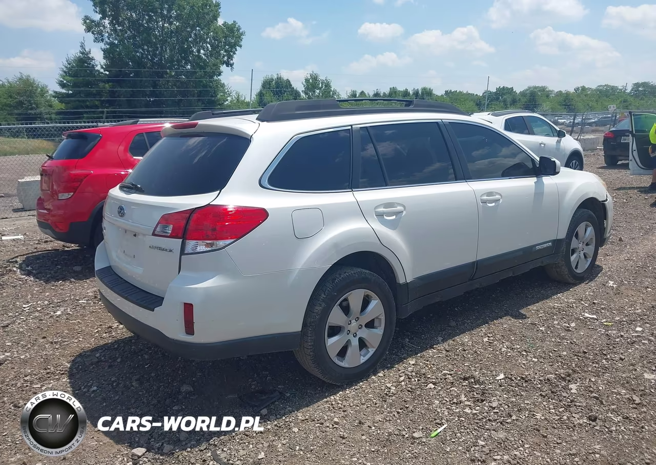 2011 Subaru Outback 2.5I Premium VIN:4S4BRCCC7B3441031 - 4