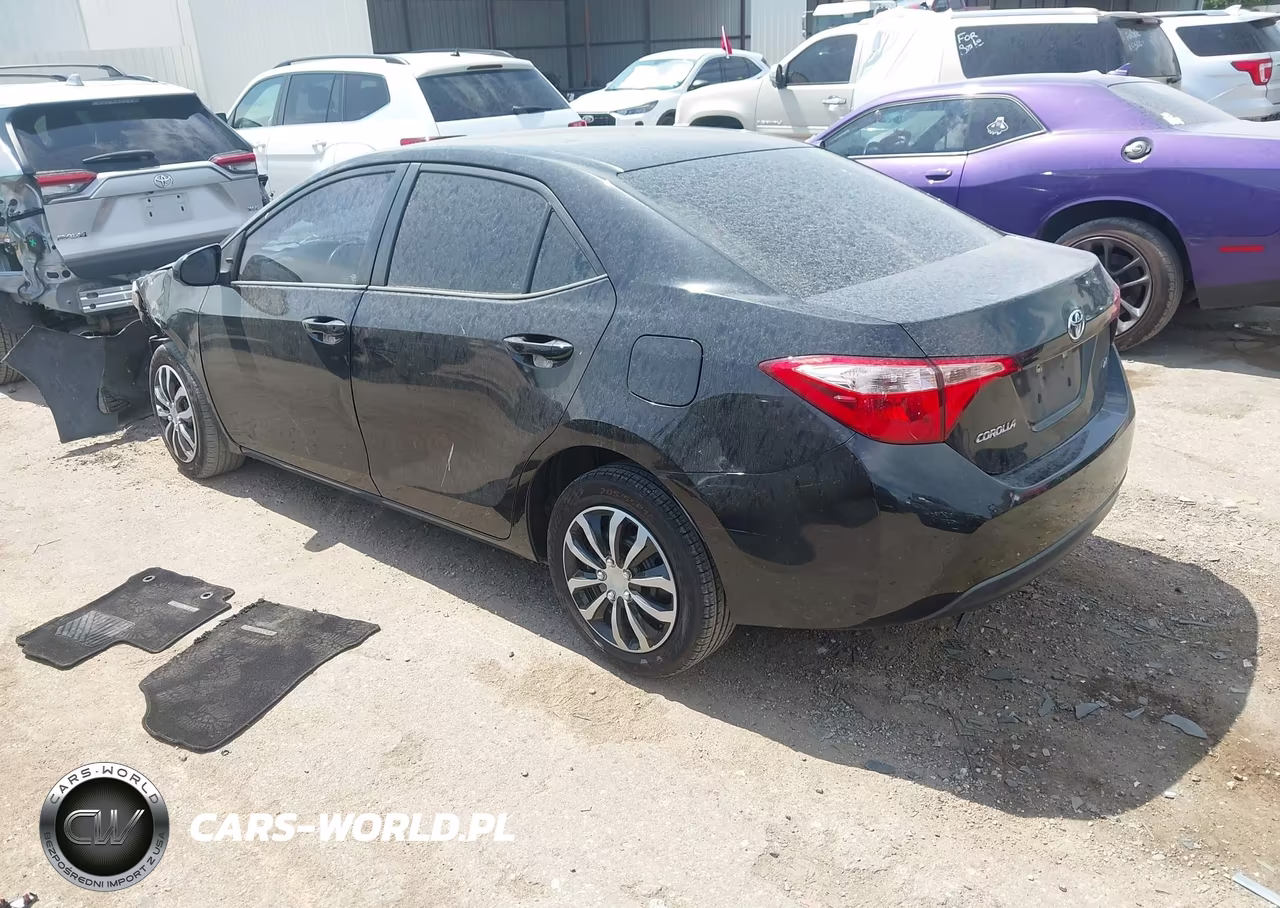 2017 Toyota Corolla Le VIN:5YFBURHE5HP668606 - 3