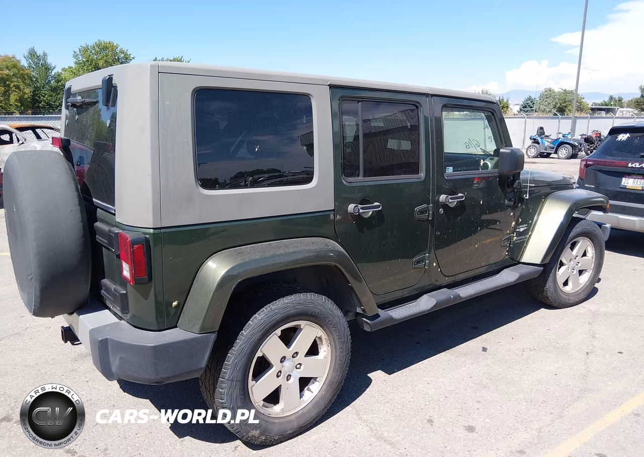 2008 Jeep Wrangler Unlimited Sahara VIN:1J4GA59168L551963 - 4