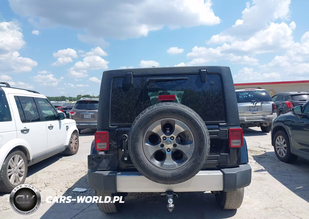 2015 Jeep Wrangler Unlimited Sahara VIN:1C4BJWEG9FL737512 - 16