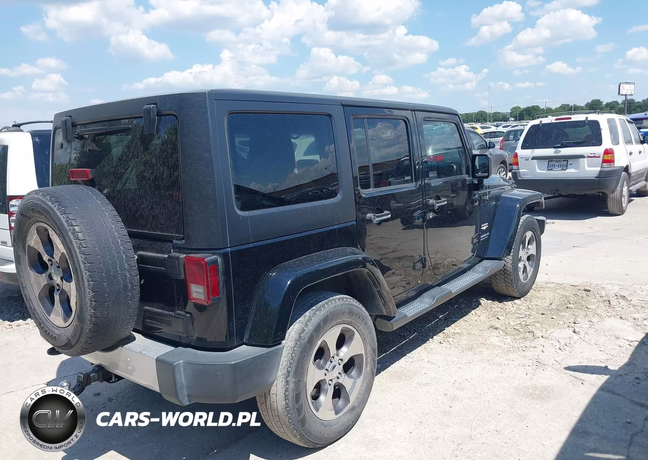 2015 Jeep Wrangler Unlimited Sahara VIN:1C4BJWEG9FL737512 - 4