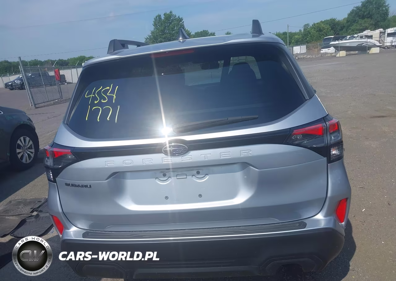 2025 Subaru Forester Premium VIN:JF2SLDDC4SH498656 - 17