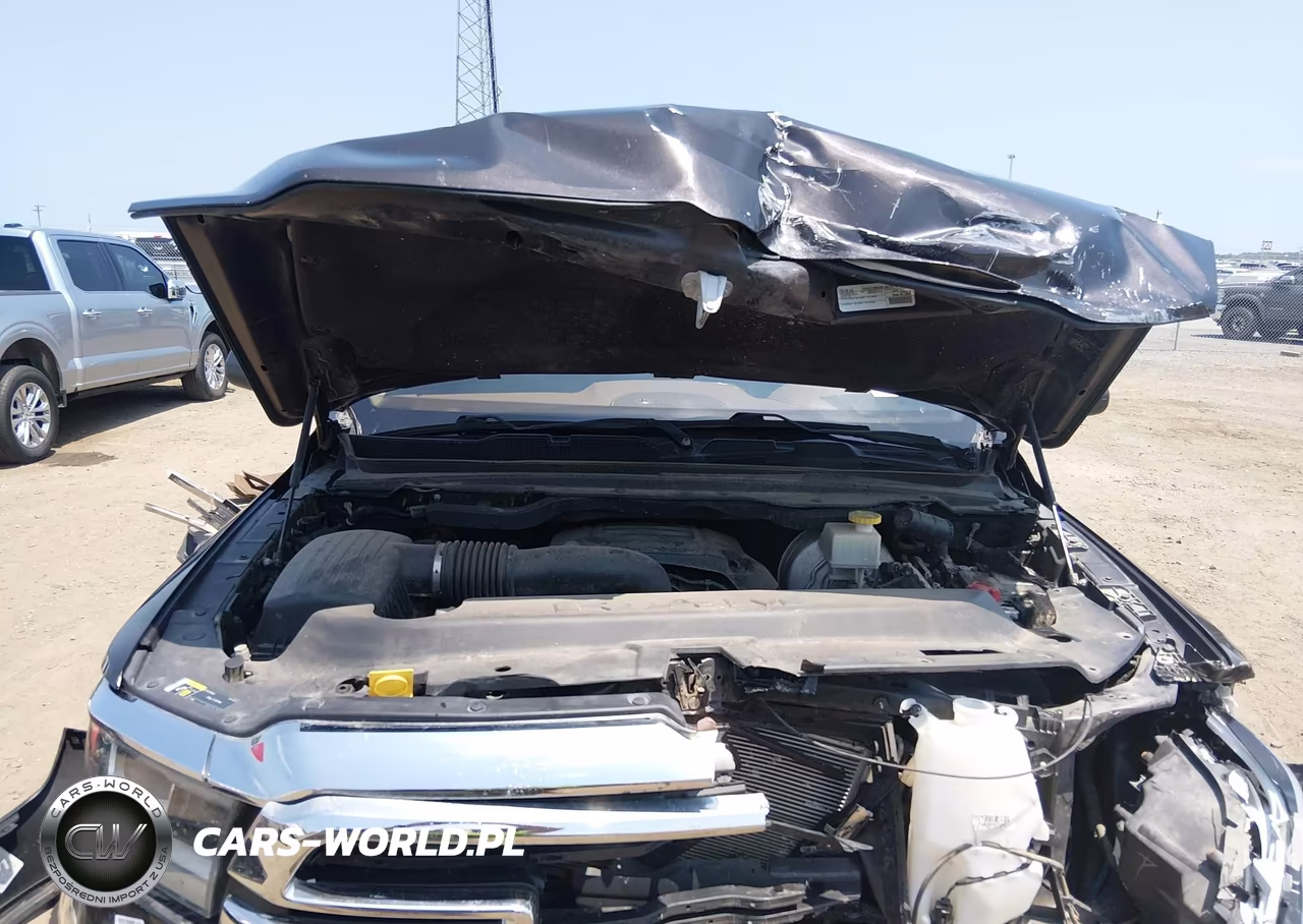 2019 Ram 1500 Laramie VIN:1C6SRFJTXKN611239 - 10