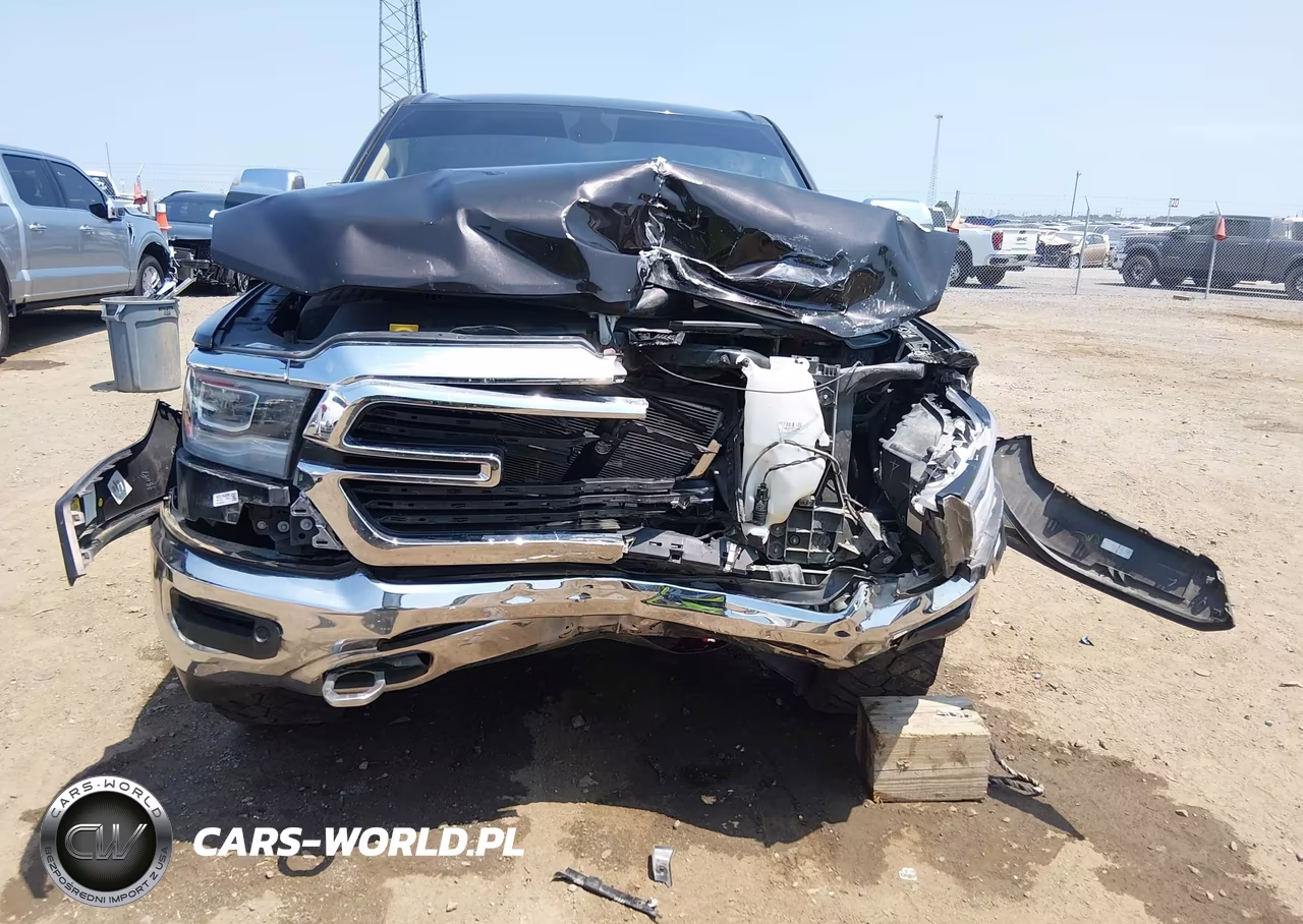 2019 Ram 1500 Laramie VIN:1C6SRFJTXKN611239 - 12