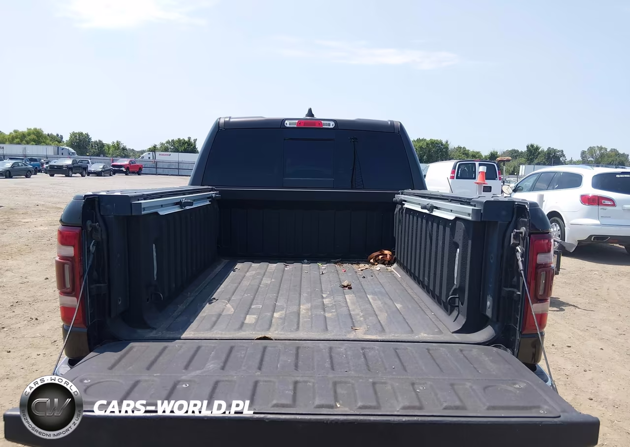 2019 Ram 1500 Laramie VIN:1C6SRFJTXKN611239 - 17