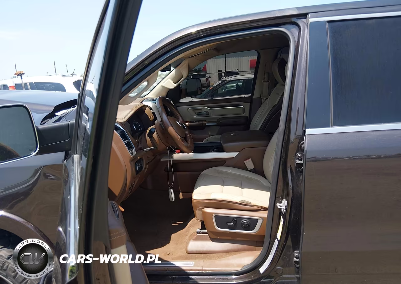 2019 Ram 1500 Laramie VIN:1C6SRFJTXKN611239 - 18