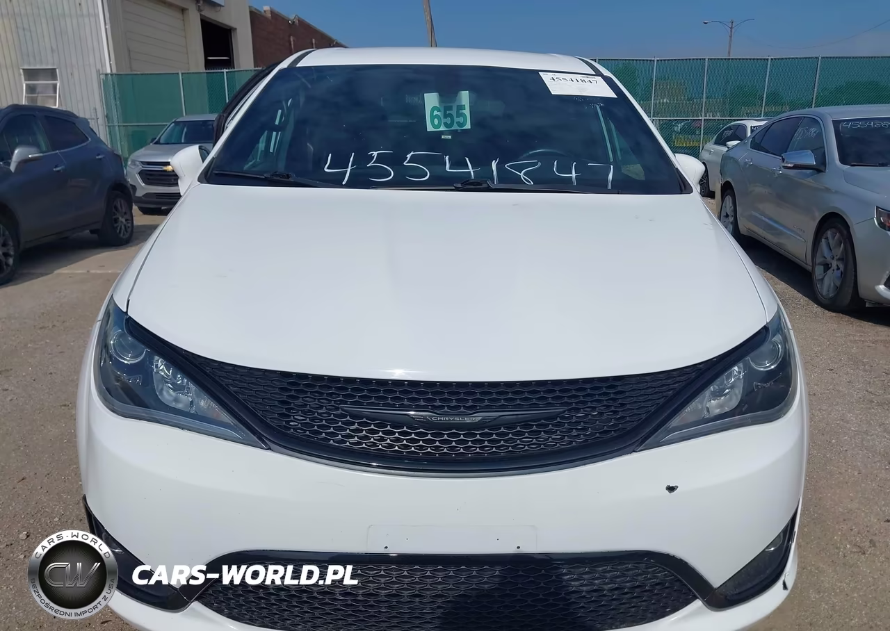 2020 Chrysler Pacifica Touring VIN:2C4RC1FG4LR278757 - 12