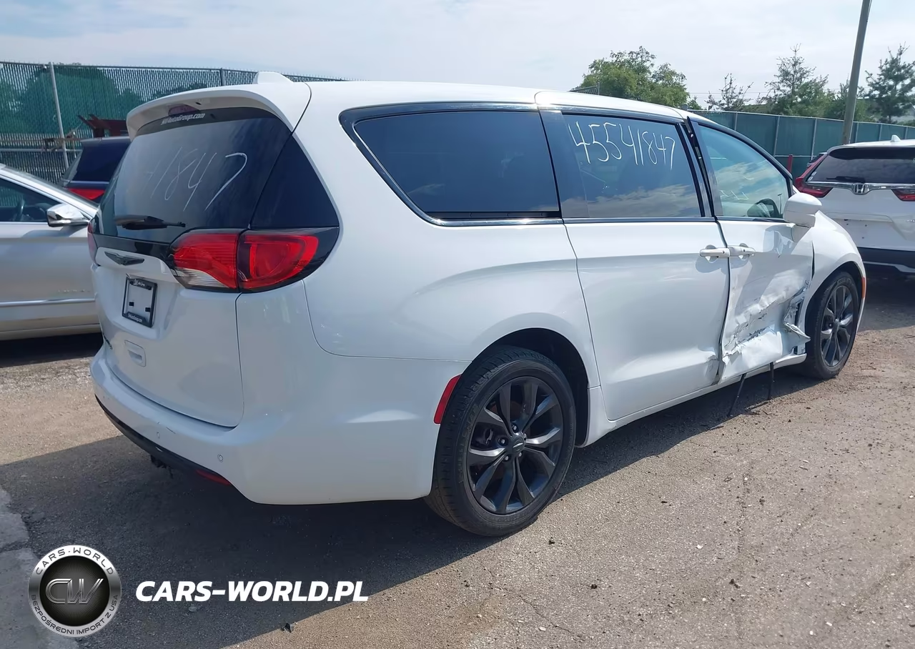 2020 Chrysler Pacifica Touring VIN:2C4RC1FG4LR278757 - 4