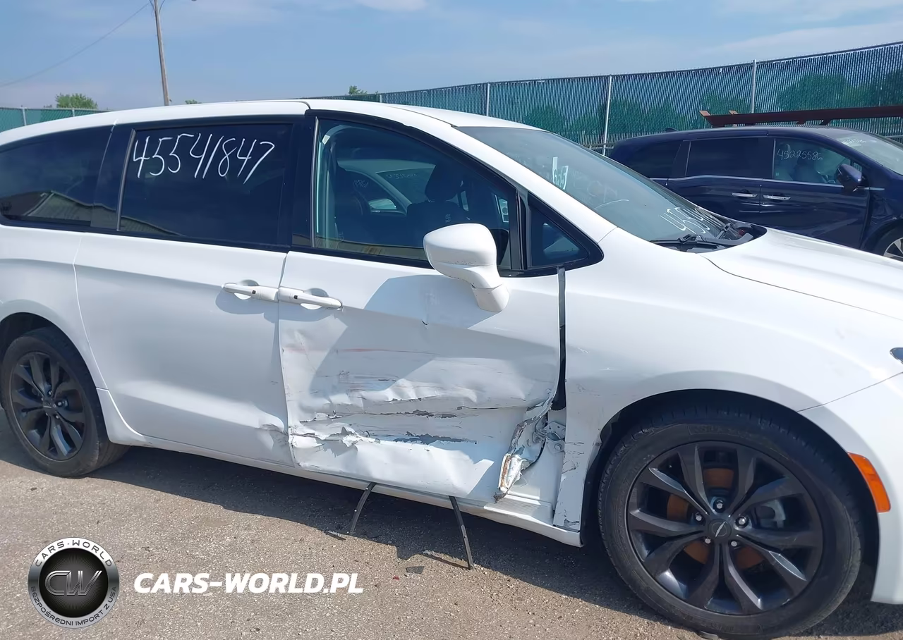 2020 Chrysler Pacifica Touring VIN:2C4RC1FG4LR278757 - 6