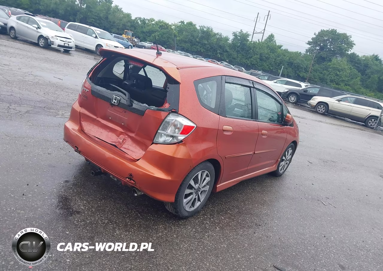 2012 Honda Fit Sport VIN:JHMGE8H68CC033384 - 4
