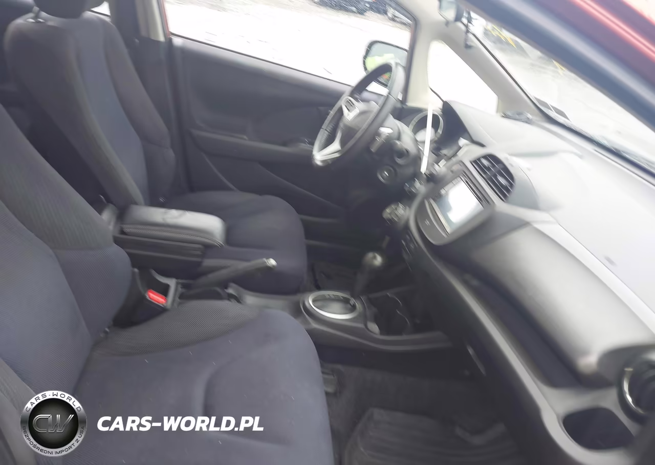 2012 Honda Fit Sport VIN:JHMGE8H68CC033384 - 5