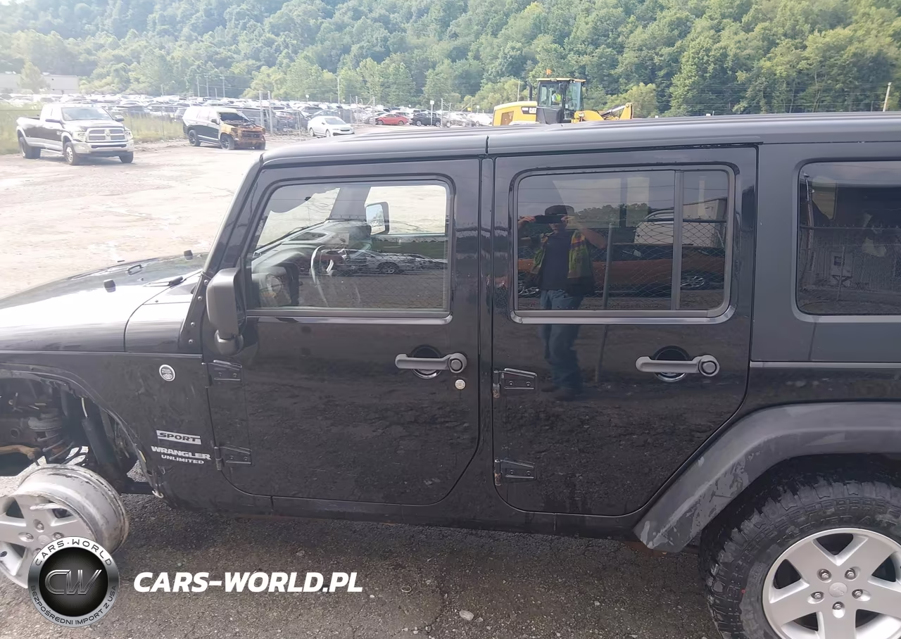 2015 Jeep Wrangler Unlimited Sport VIN:1C4BJWDG3FL519437 - 15