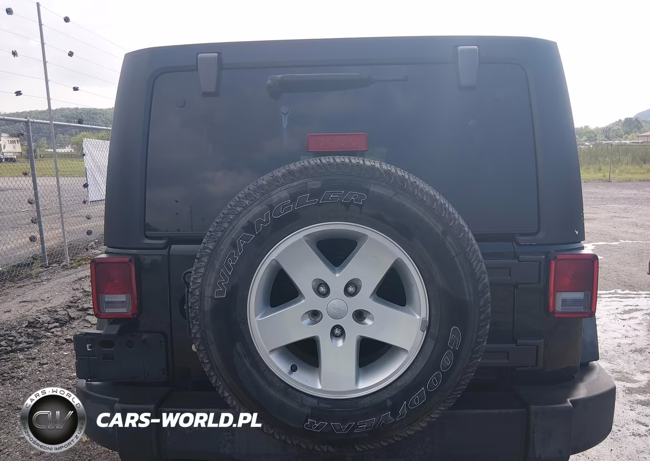 2015 Jeep Wrangler Unlimited Sport VIN:1C4BJWDG3FL519437 - 17