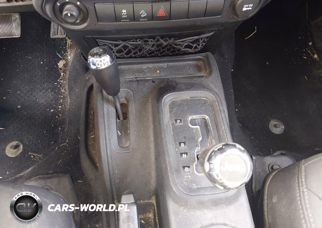 2015 Jeep Wrangler Unlimited Sport VIN:1C4BJWDG3FL519437 - 19