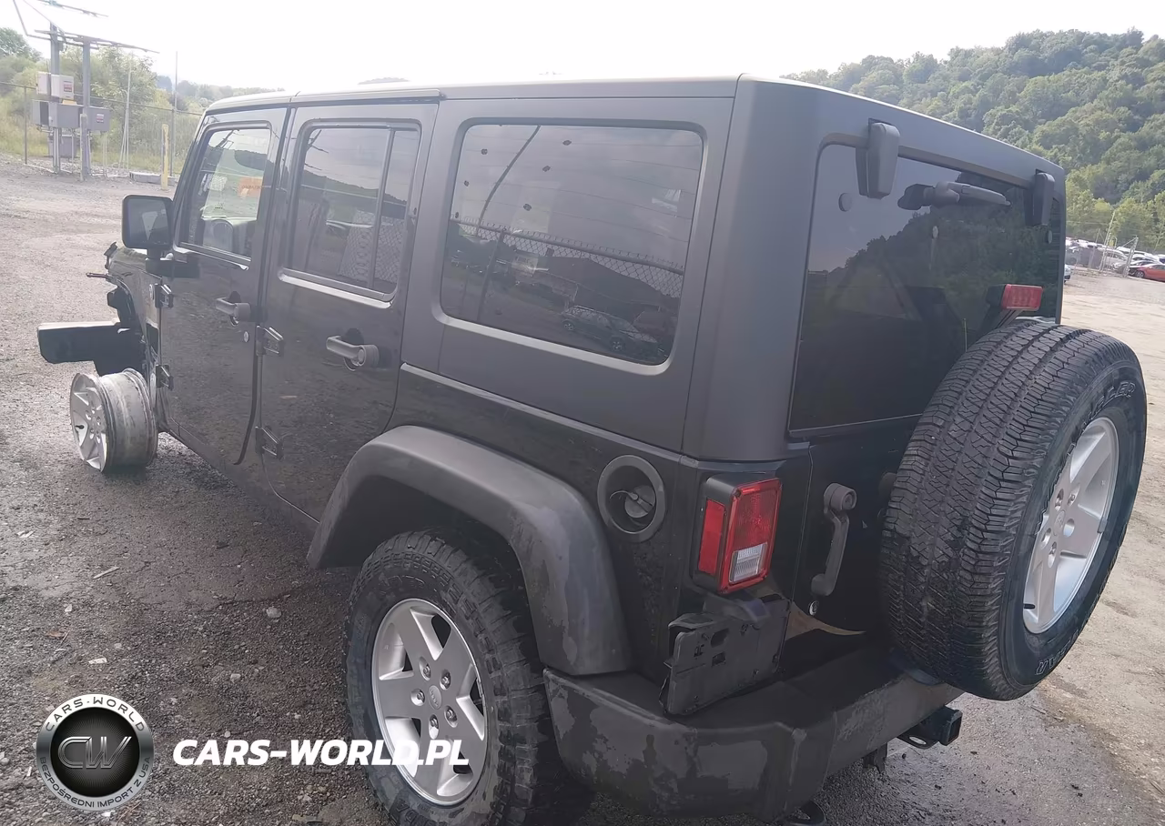 2015 Jeep Wrangler Unlimited Sport VIN:1C4BJWDG3FL519437 - 3