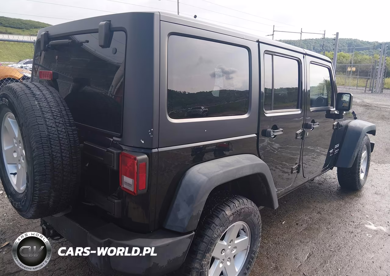 2015 Jeep Wrangler Unlimited Sport VIN:1C4BJWDG3FL519437 - 4