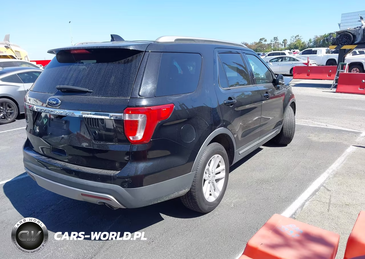 2017 Ford Explorer Xlt VIN:1FM5K7D86HGA69895 - 4