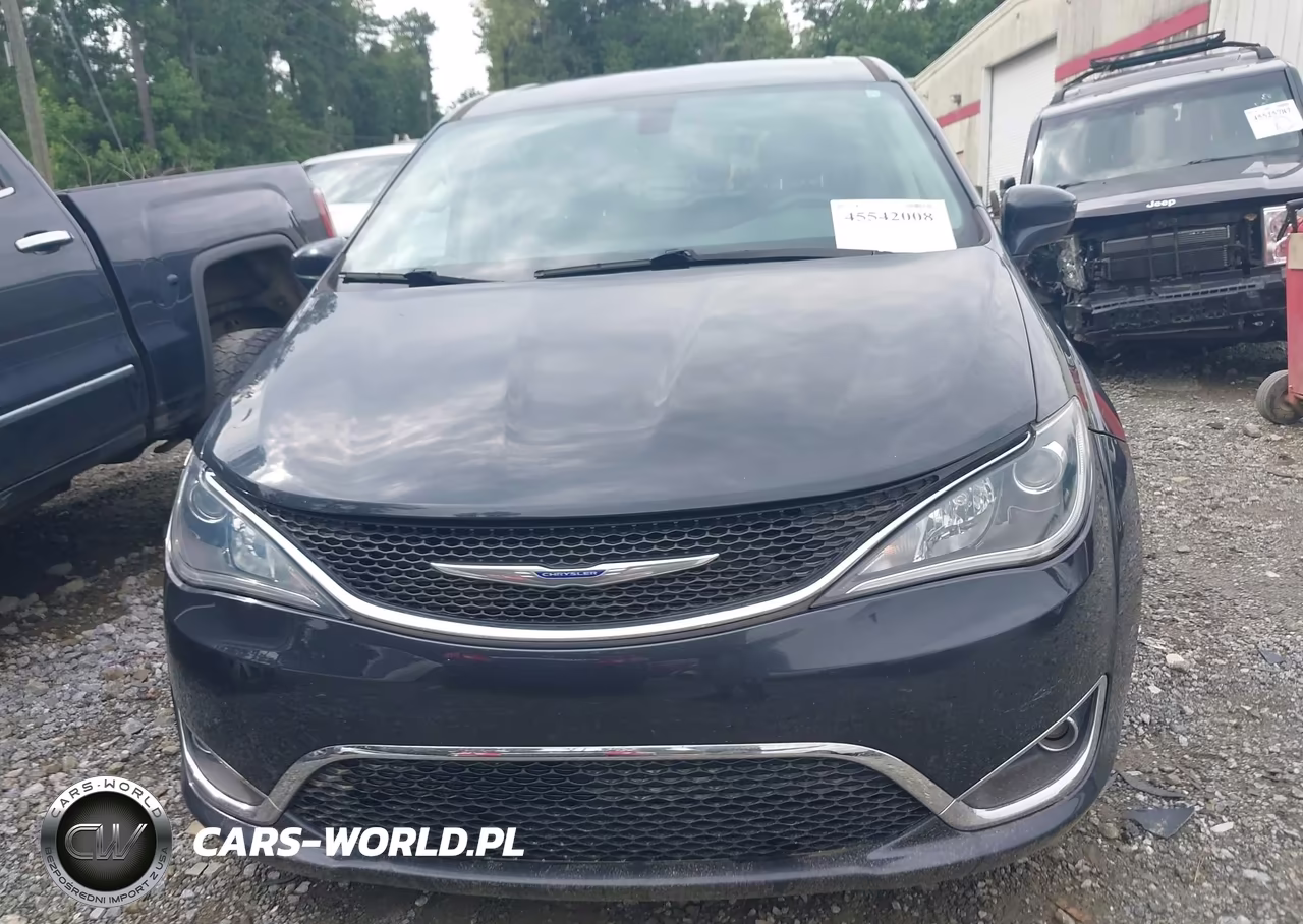 2020 Chrysler Pacifica Touring VIN:2C4RC1FG5LR234007 - 12