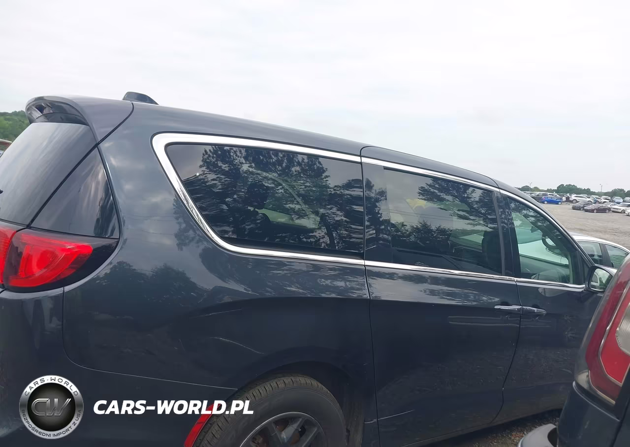 2020 Chrysler Pacifica Touring VIN:2C4RC1FG5LR234007 - 13