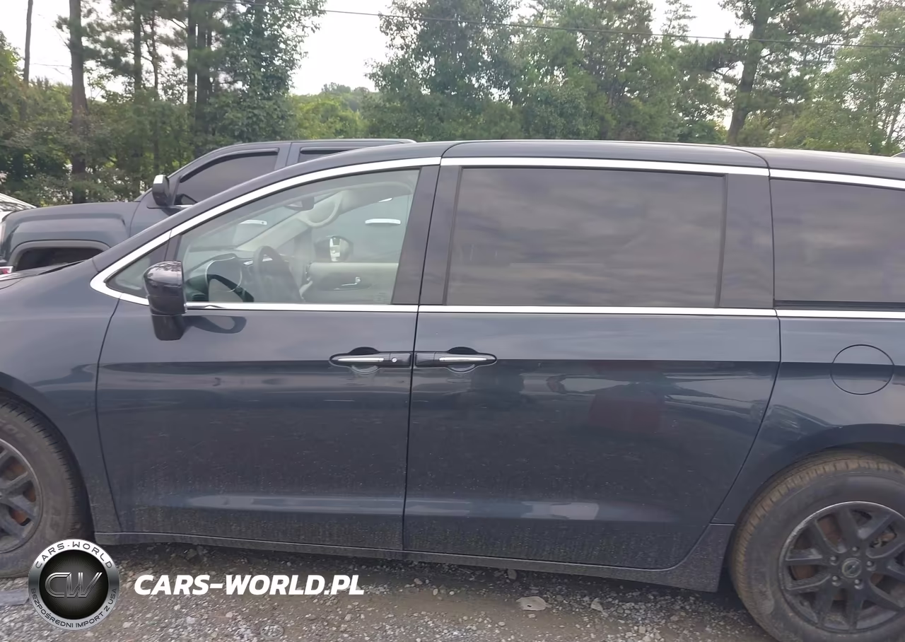 2020 Chrysler Pacifica Touring VIN:2C4RC1FG5LR234007 - 14