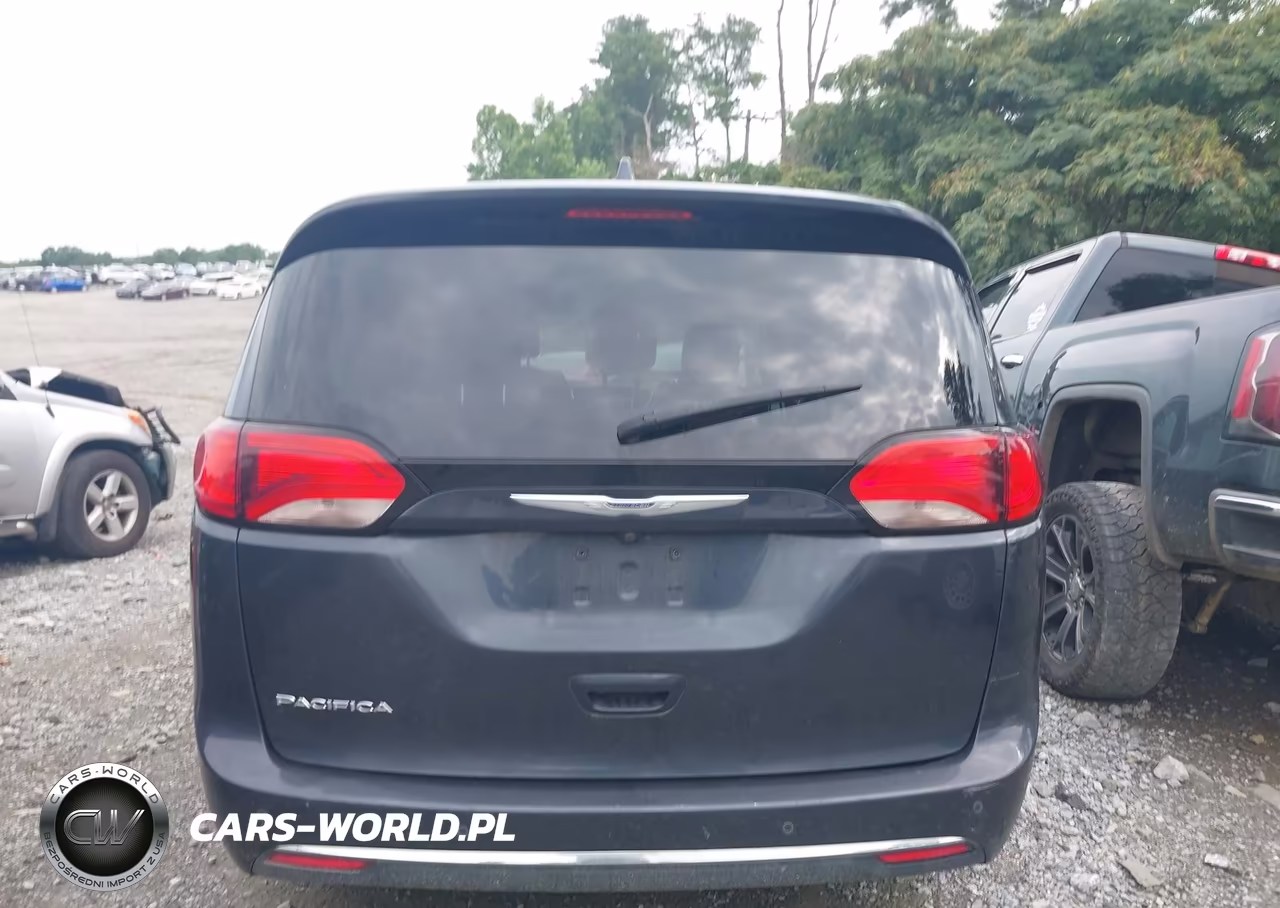 2020 Chrysler Pacifica Touring VIN:2C4RC1FG5LR234007 - 16