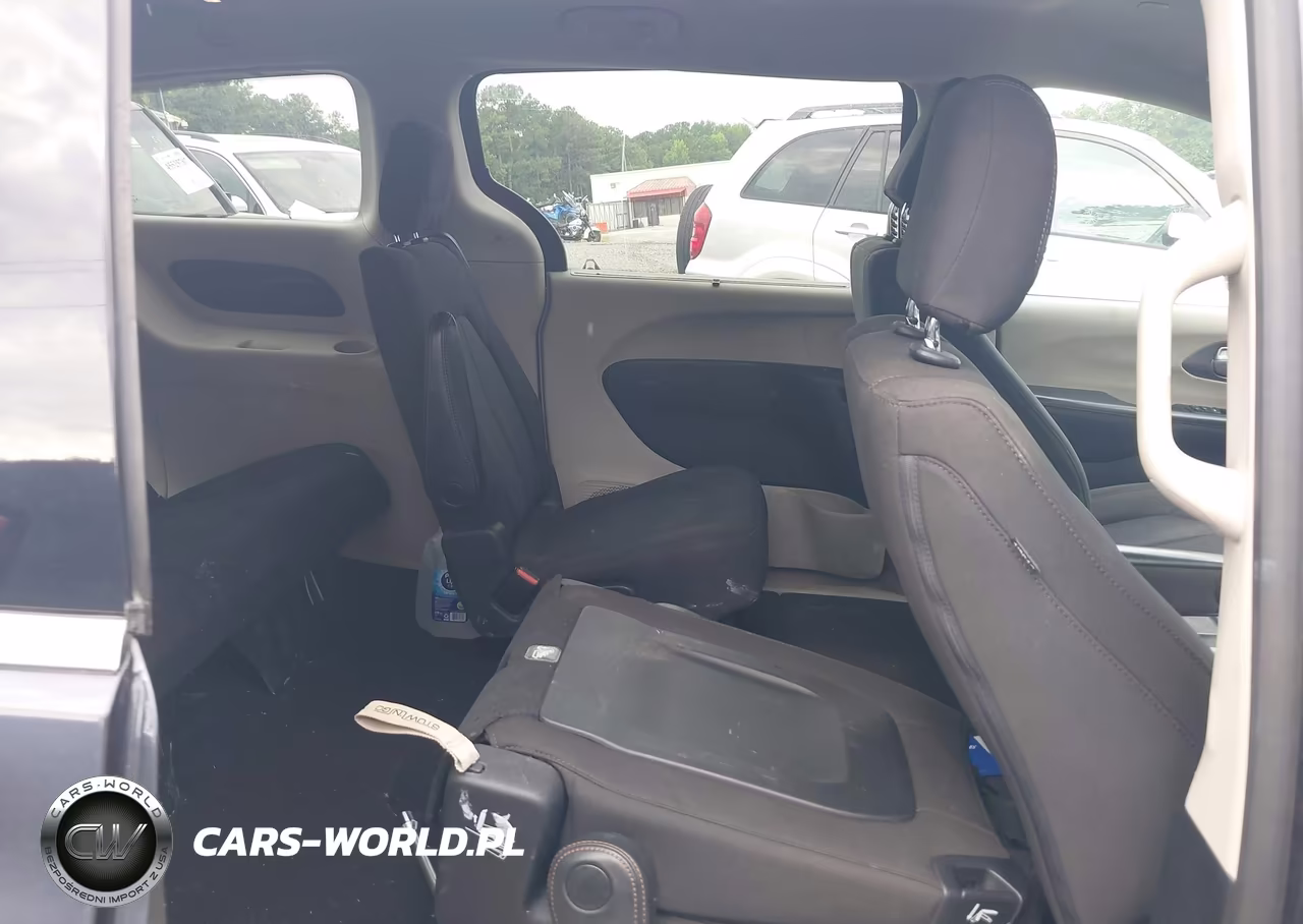 2020 Chrysler Pacifica Touring VIN:2C4RC1FG5LR234007 - 8