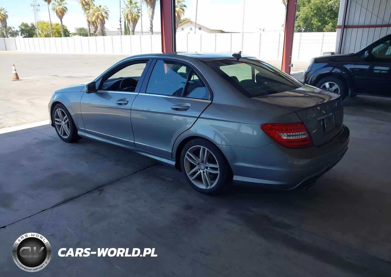 2013 Mercedes-Benz C 250 Sport VIN:WDDGF4HB2DA851877 - 3