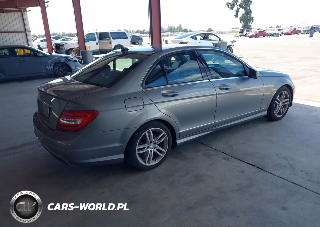 2013 Mercedes-Benz C 250 Sport VIN:WDDGF4HB2DA851877 - 4
