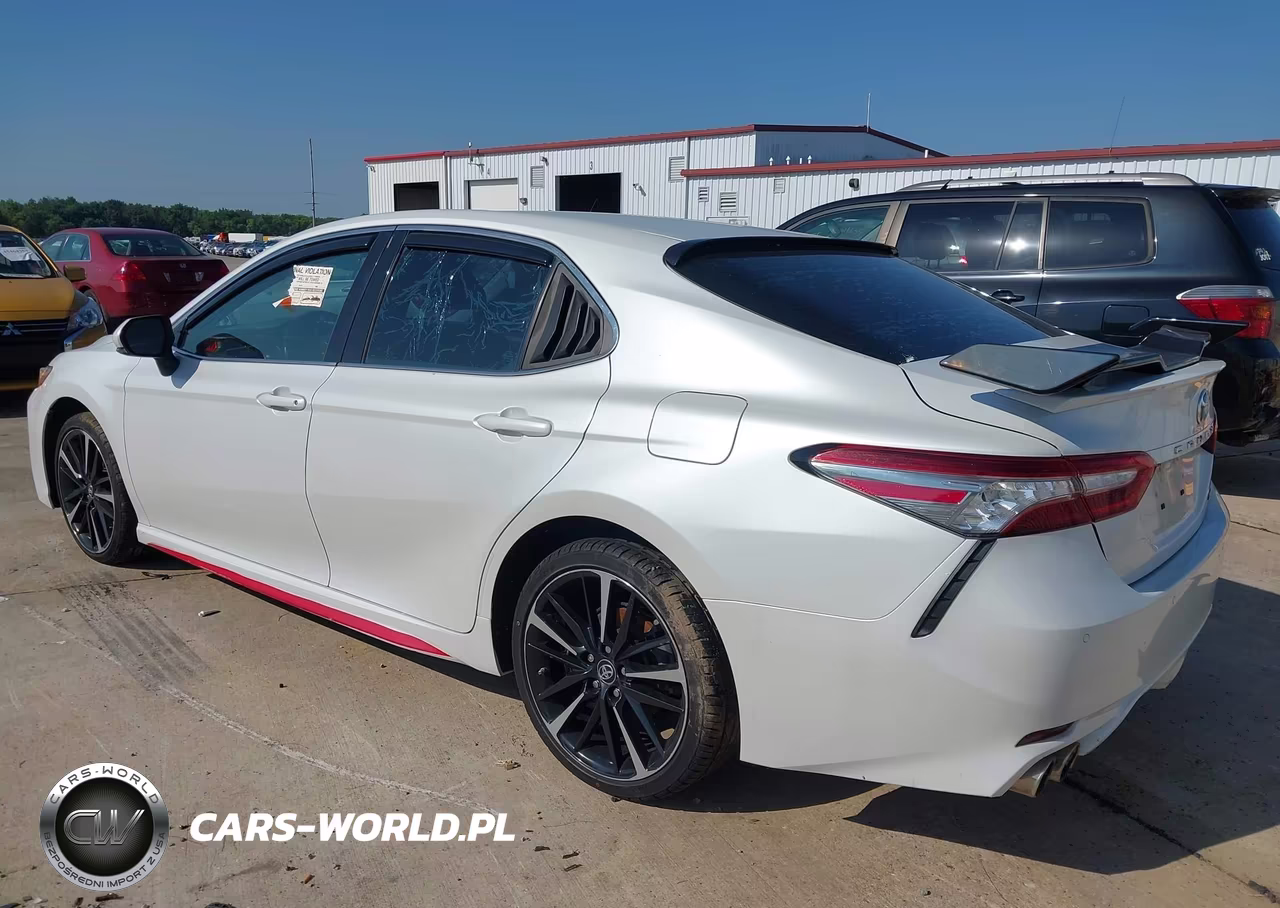 2018 Toyota Camry Xse VIN:4T1B61HK5JU103553 - 3