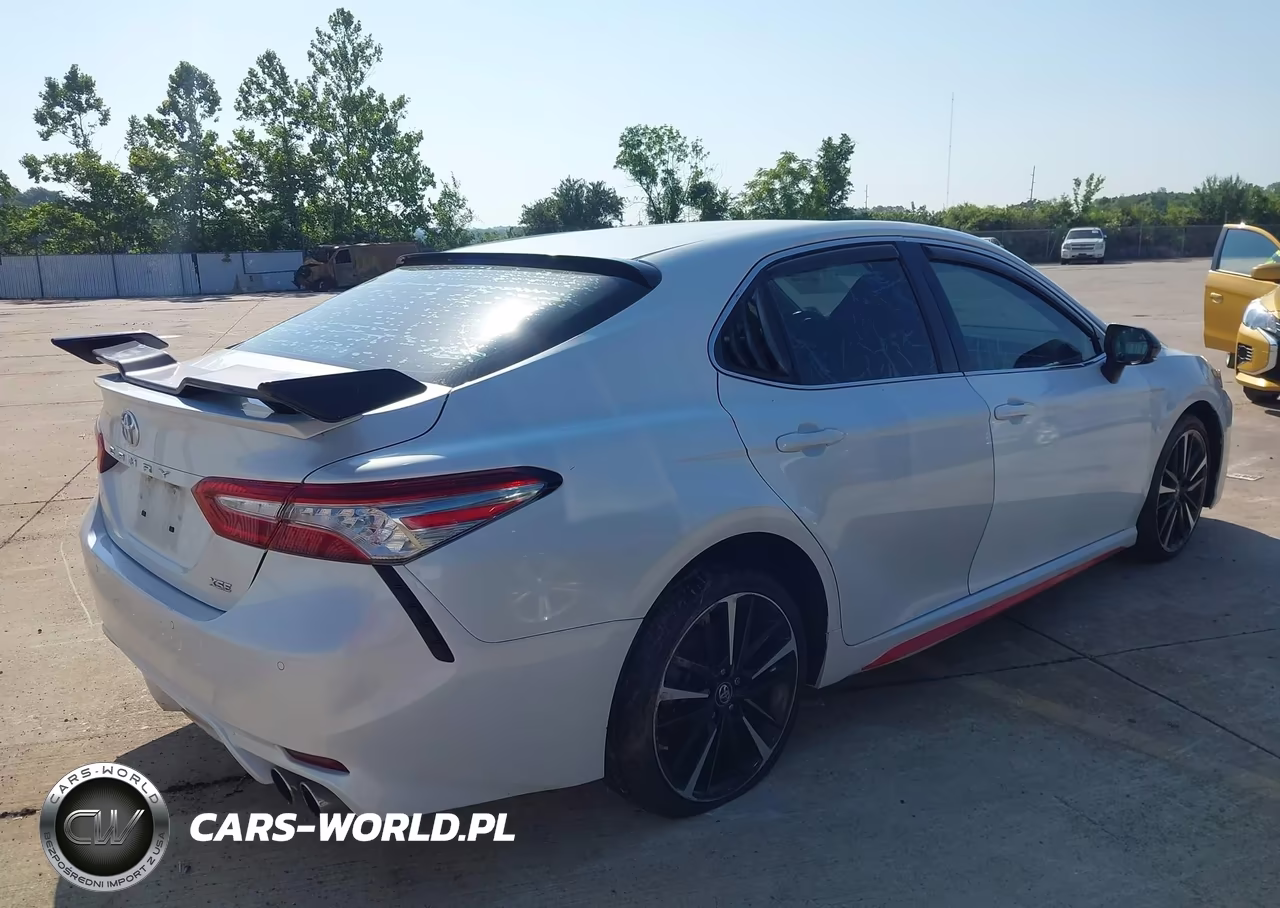 2018 Toyota Camry Xse VIN:4T1B61HK5JU103553 - 4
