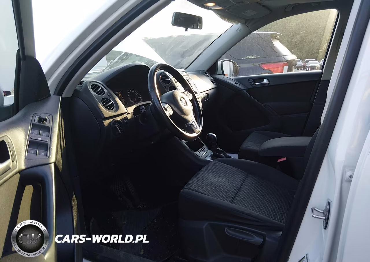 2015 Volkswagen Tiguan S VIN:WVGAV7AX8FW555676 - 5