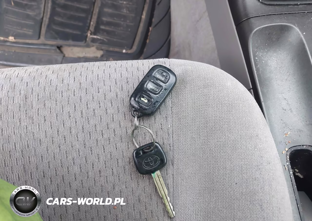2002 Toyota Camry Le VIN:JTDBE32K920044124 - 11