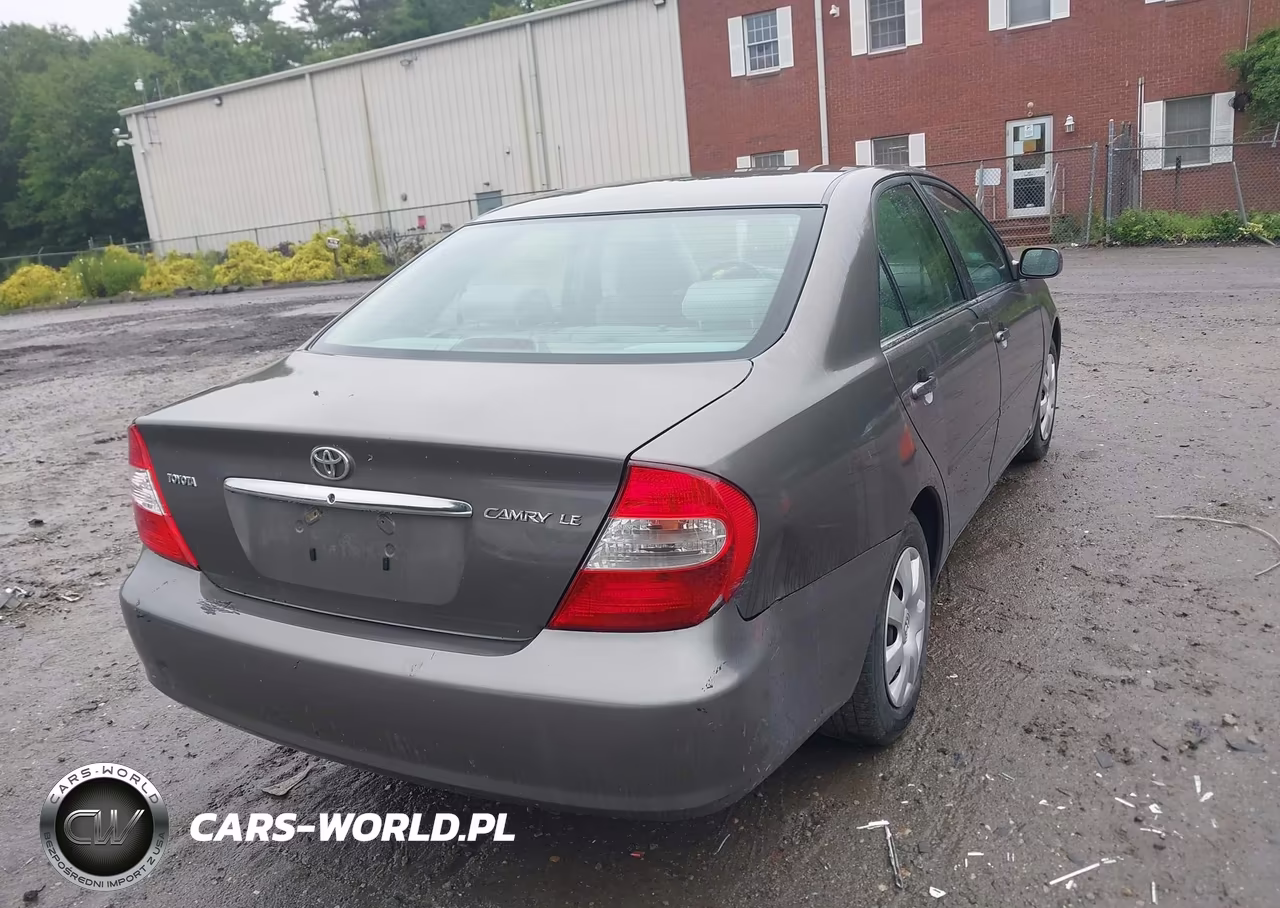 2002 Toyota Camry Le VIN:JTDBE32K920044124 - 4