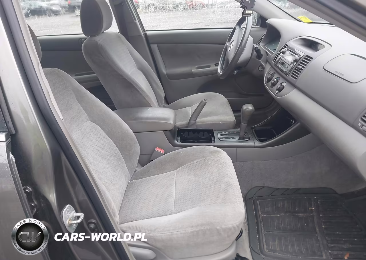 2002 Toyota Camry Le VIN:JTDBE32K920044124 - 5