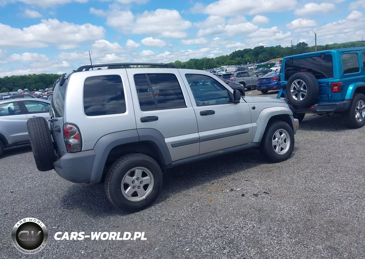 2005 Jeep Liberty Sport VIN:1J4GL48K95W518058 - 4
