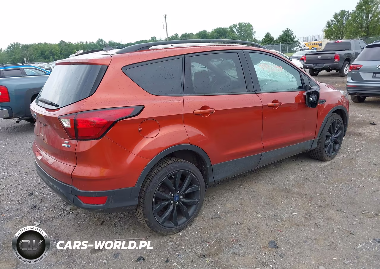 2019 Ford Escape Se VIN:1FMCU9GD2KUA07957 - 4