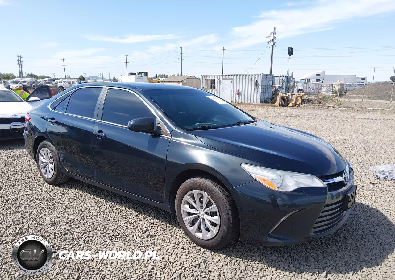 2016 Toyota Camry Le – zdjęcie 1 z 18