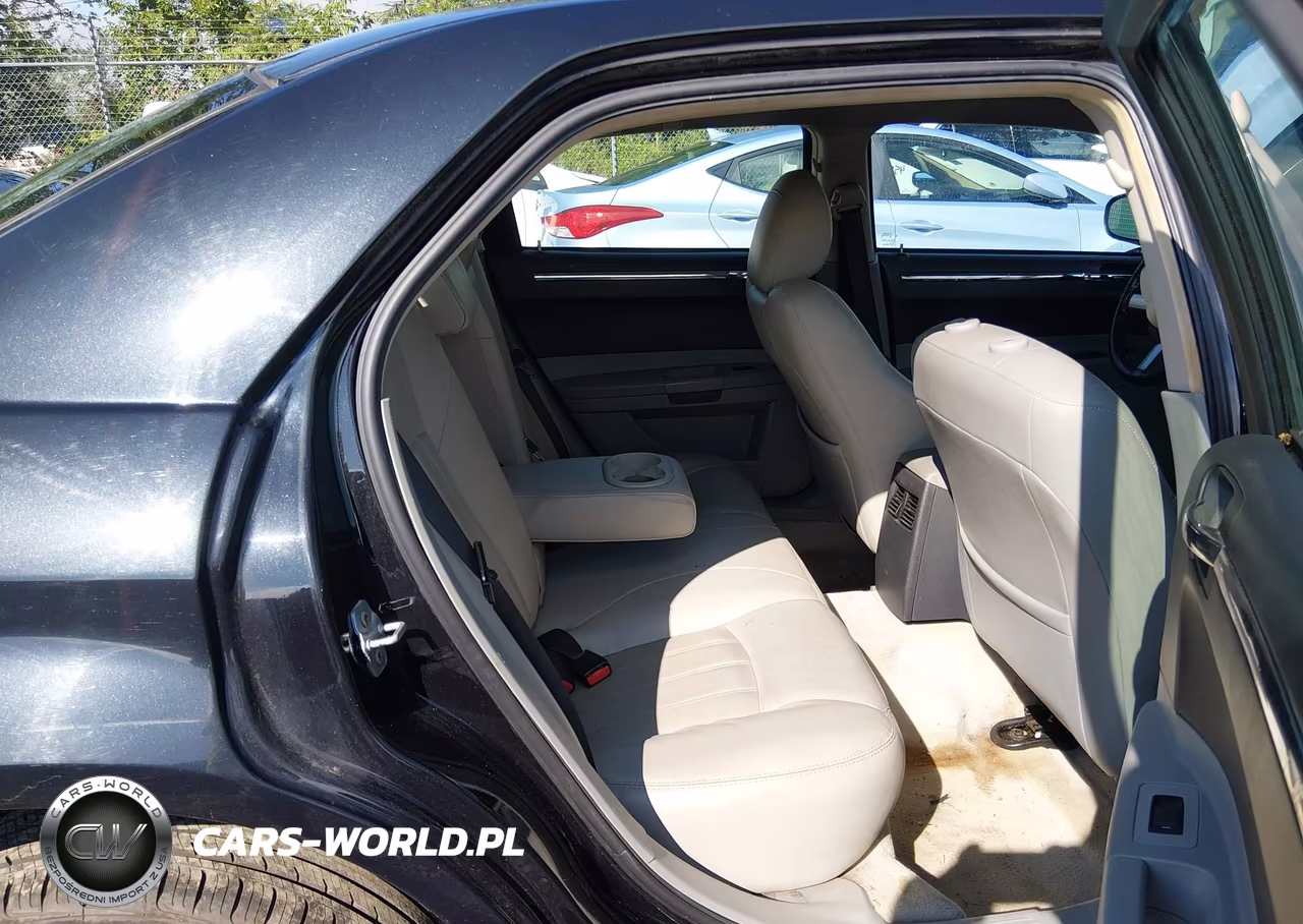 2007 Chrysler 300 Touring VIN:2C3LK53GX7H790477 - 8